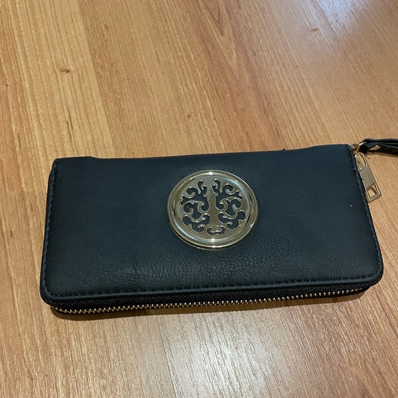 Black purse - Picture 10 of 10